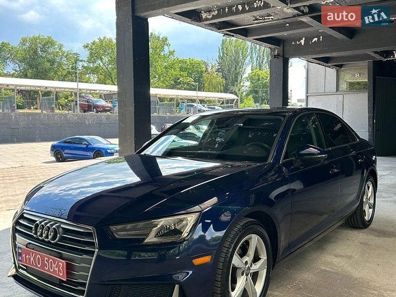 Седан Audi A4 2018 в Запорожье