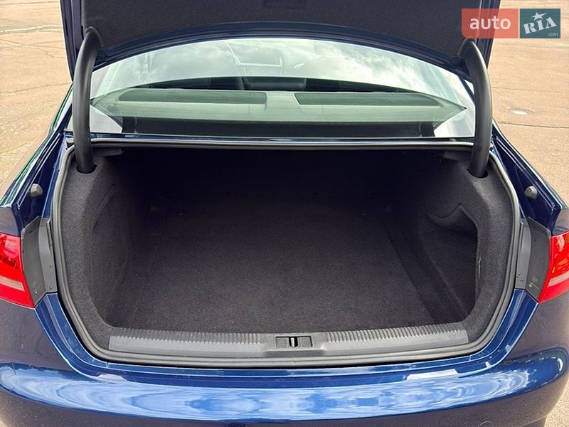 Седан Audi A4 2014 в Житомирі