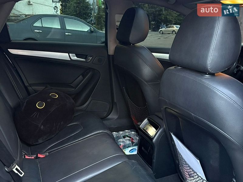 Седан Audi A4 2011 в Запоріжжі