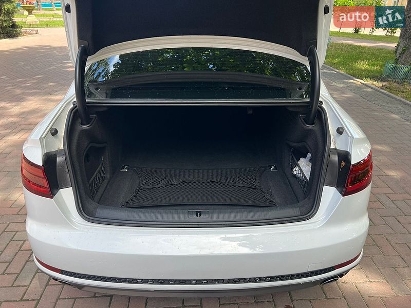 Седан Audi A4 2018 в Сумах