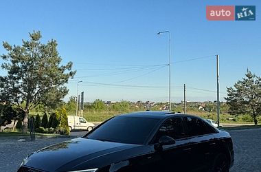 Седан Audi A4 2016 в Львове