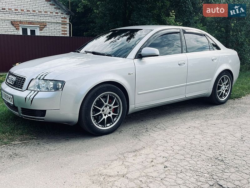 Седан Audi A4 2004 в Липовой Долине