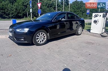 Седан Audi A4 2014 в Киеве