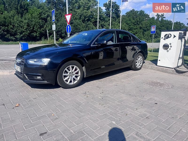 Седан Audi A4 2014 в Киеве