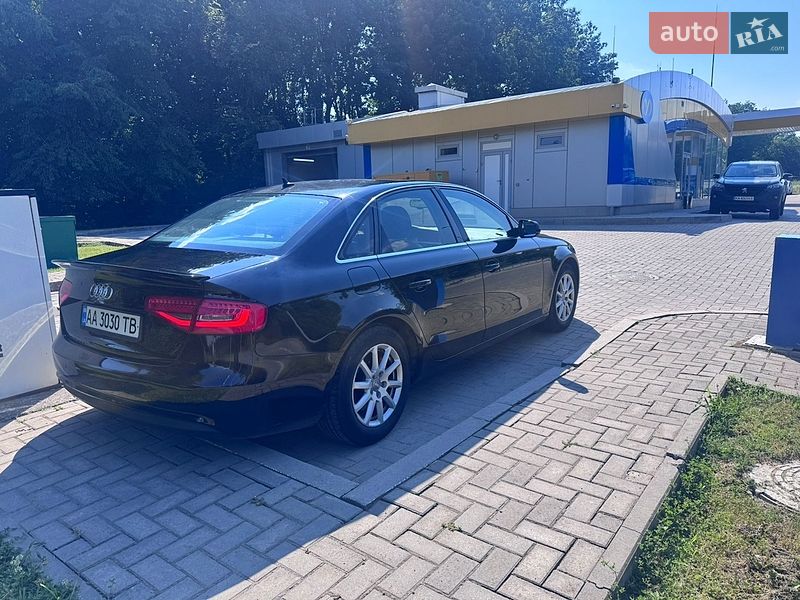 Седан Audi A4 2014 в Киеве