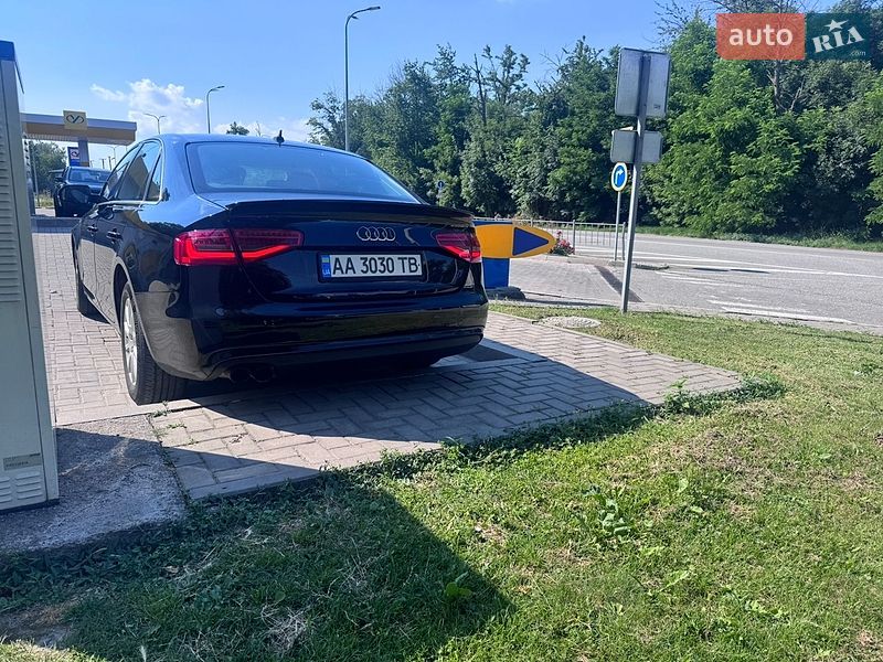 Седан Audi A4 2014 в Киеве