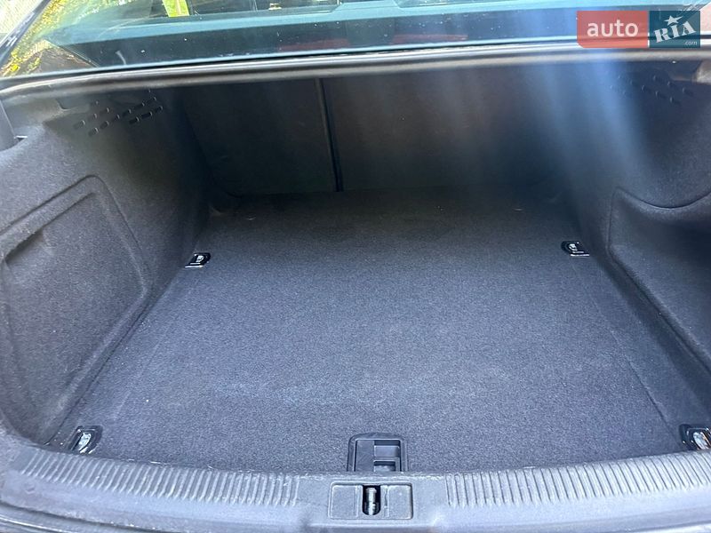 Седан Audi A4 2014 в Киеве