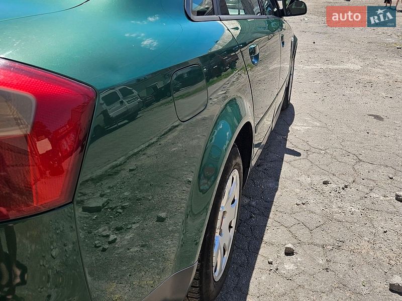 Седан Audi A4 2001 в Теплику
