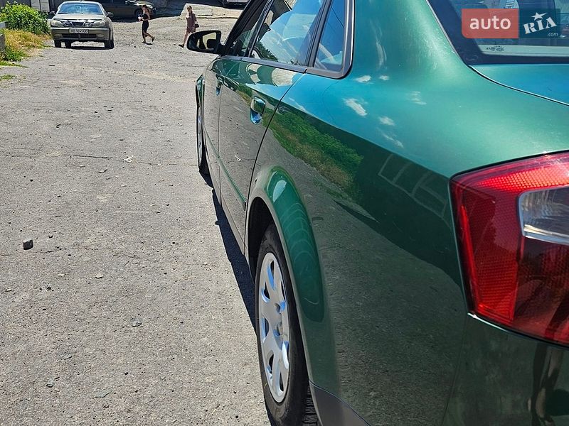 Седан Audi A4 2001 в Теплику