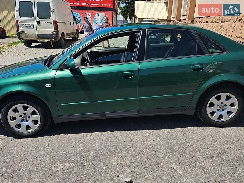 Седан Audi A4 2001 в Теплику