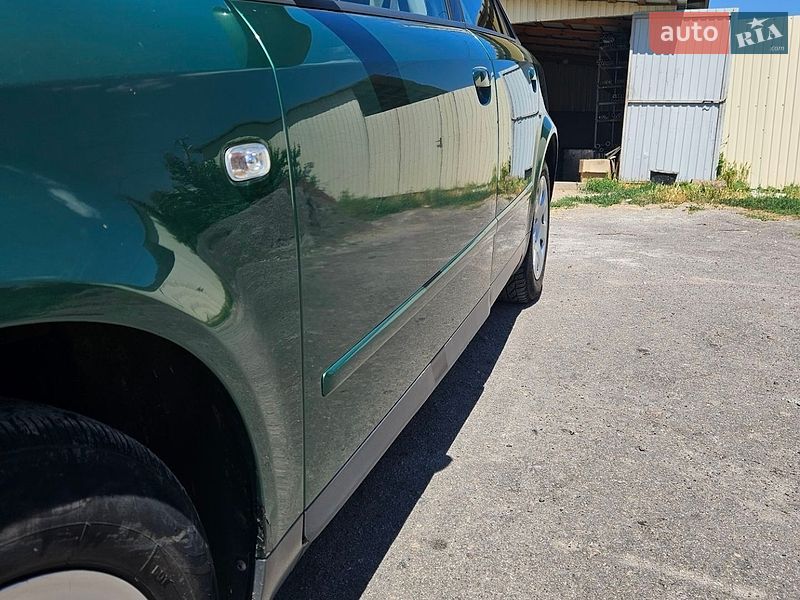 Седан Audi A4 2001 в Теплику