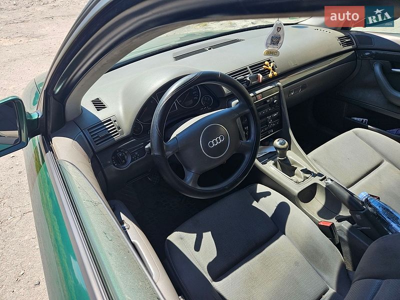 Седан Audi A4 2001 в Теплику