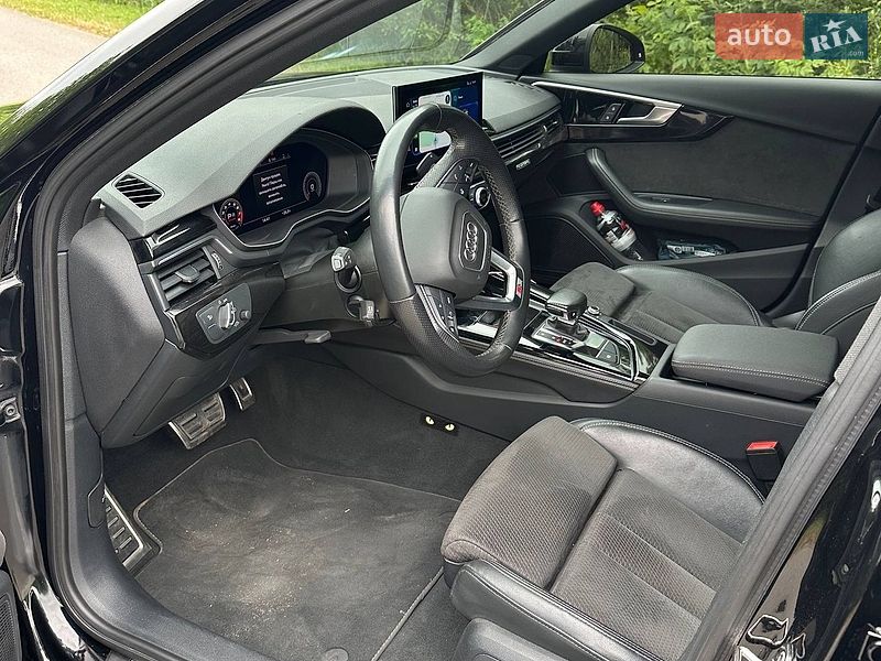 Седан Audi A4 2021 в Львове