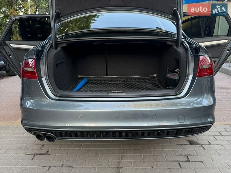 Седан Audi A4 2015 в Дніпрі
