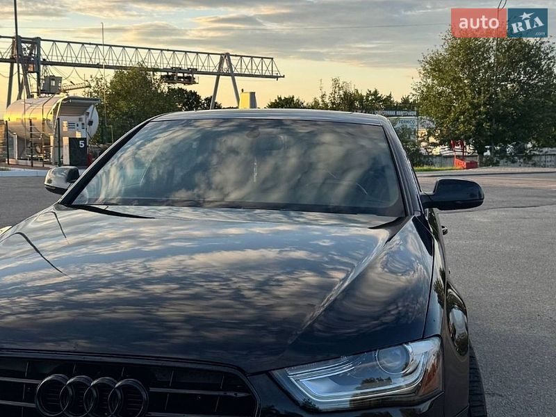 Седан Audi A4 2015 в Богуславе