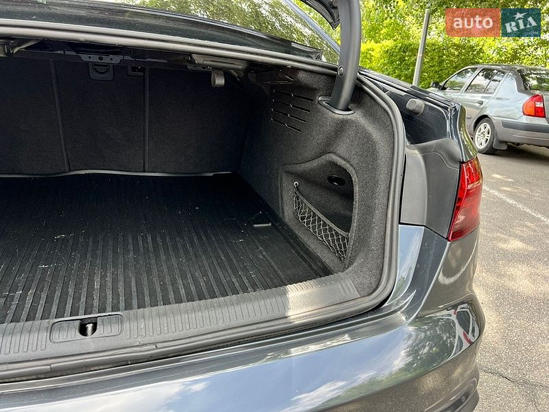 Седан Audi A4 2019 в Киеве