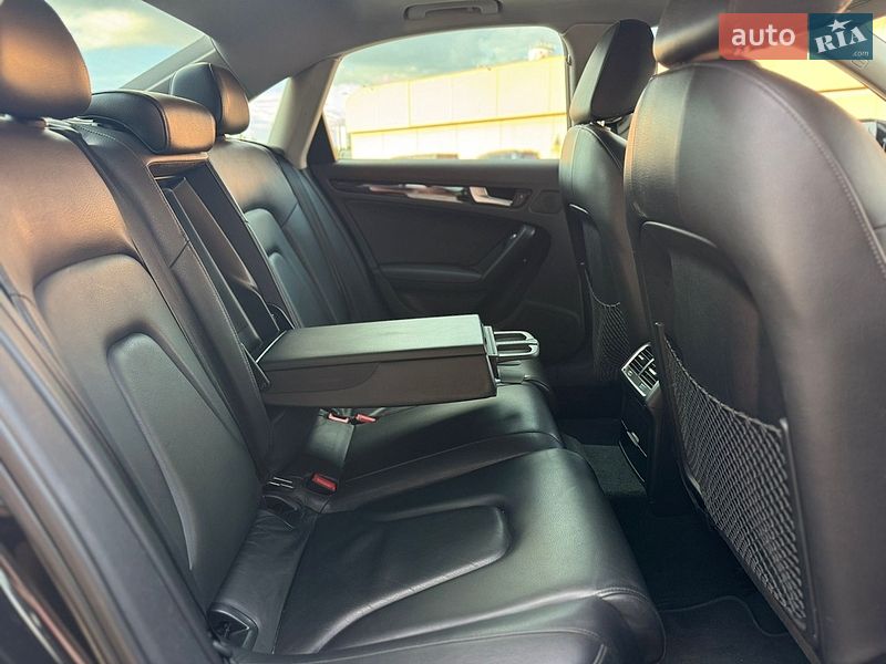 Седан Audi A4 2012 в Киеве