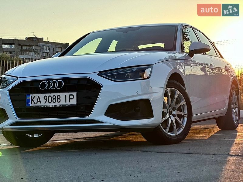 Седан Audi A4 2022 в Одессе