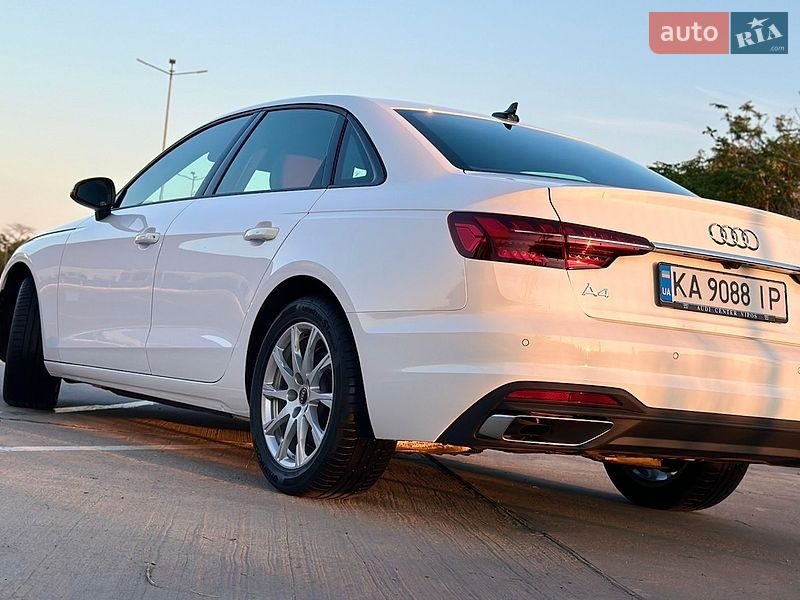 Седан Audi A4 2022 в Одессе