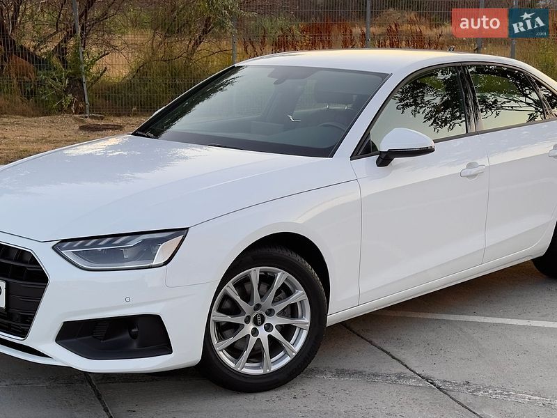 Седан Audi A4 2022 в Одессе