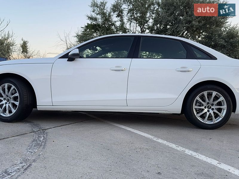 Седан Audi A4 2022 в Одессе