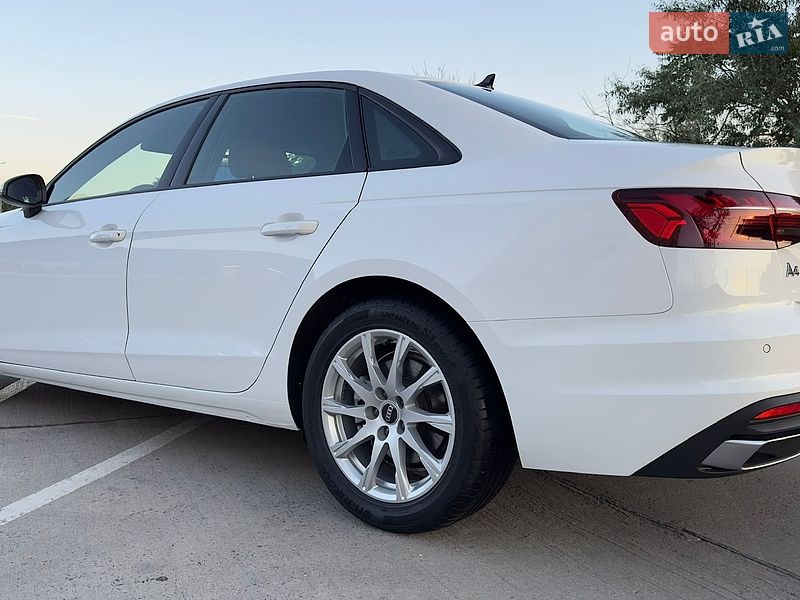 Седан Audi A4 2022 в Одессе