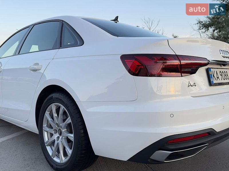 Седан Audi A4 2022 в Одессе