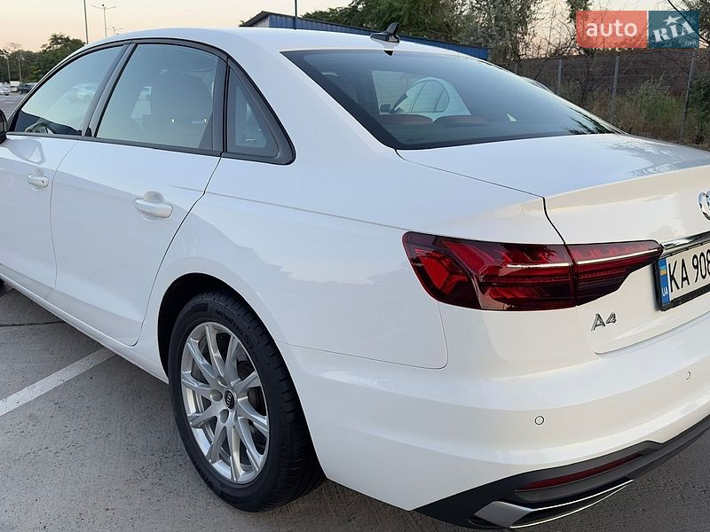 Седан Audi A4 2022 в Одессе