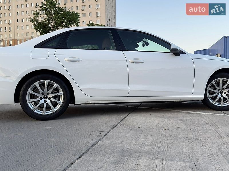 Седан Audi A4 2022 в Одессе