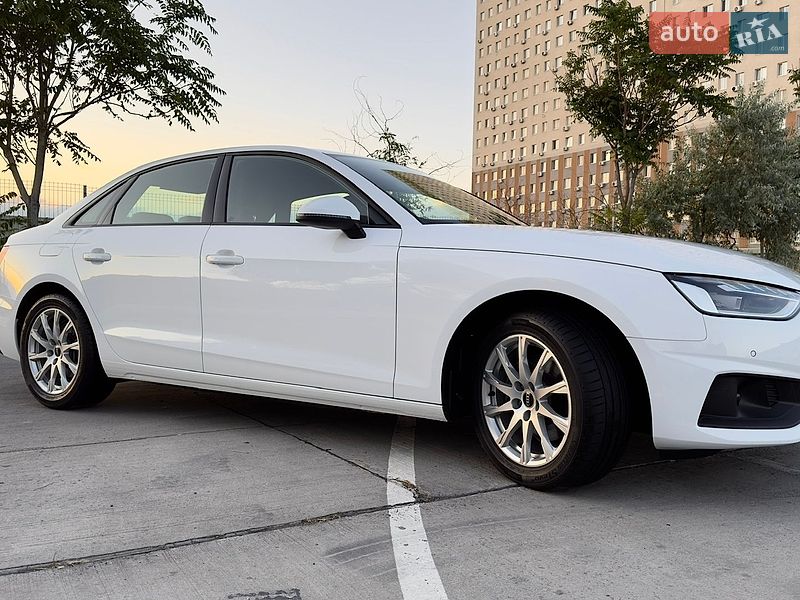 Седан Audi A4 2022 в Одессе
