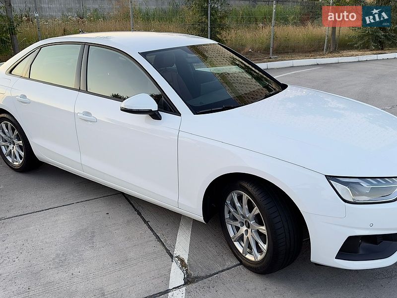 Седан Audi A4 2022 в Одессе