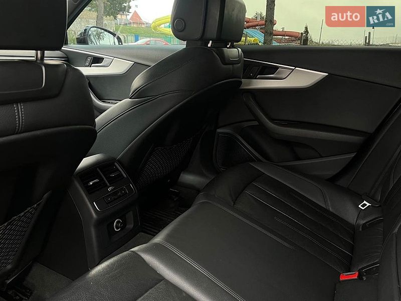 Седан Audi A4 2016 в Киеве