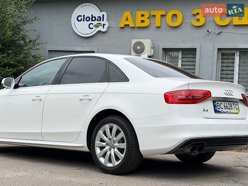 Седан Audi A4 2015 в Львове