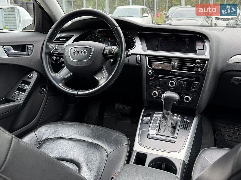 Седан Audi A4 2015 в Львове