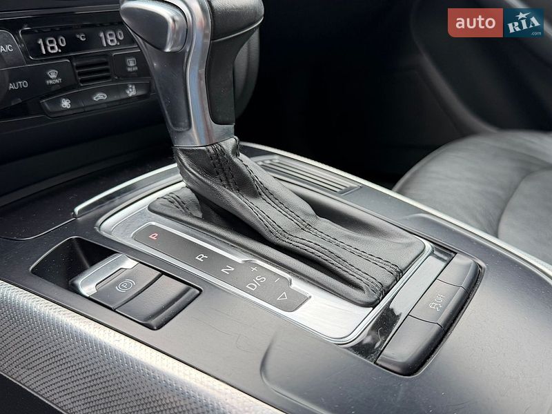 Седан Audi A4 2015 в Львове