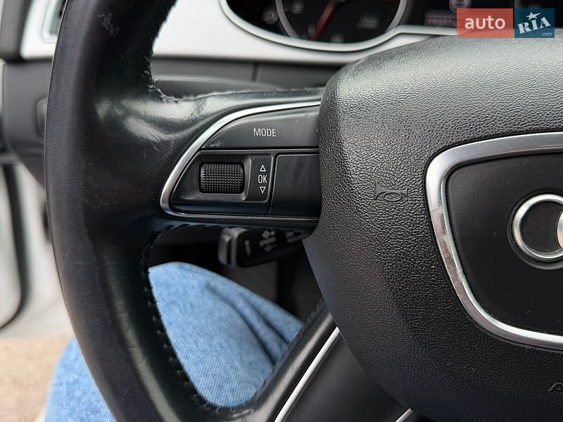 Седан Audi A4 2015 в Львове
