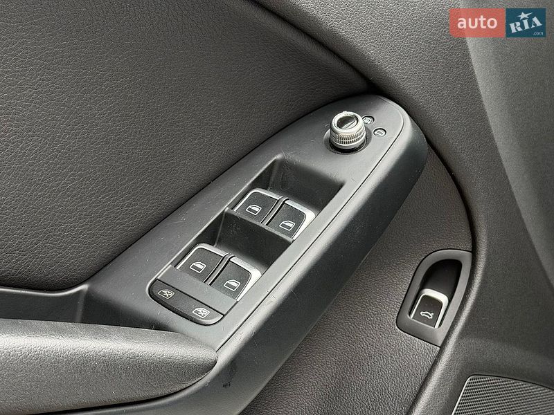 Седан Audi A4 2015 в Львове