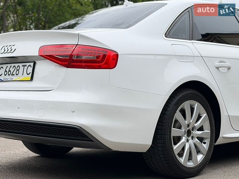 Седан Audi A4 2015 в Львове