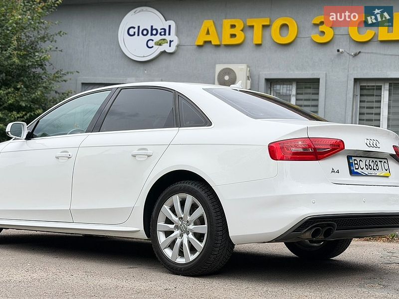 Седан Audi A4 2015 в Львове