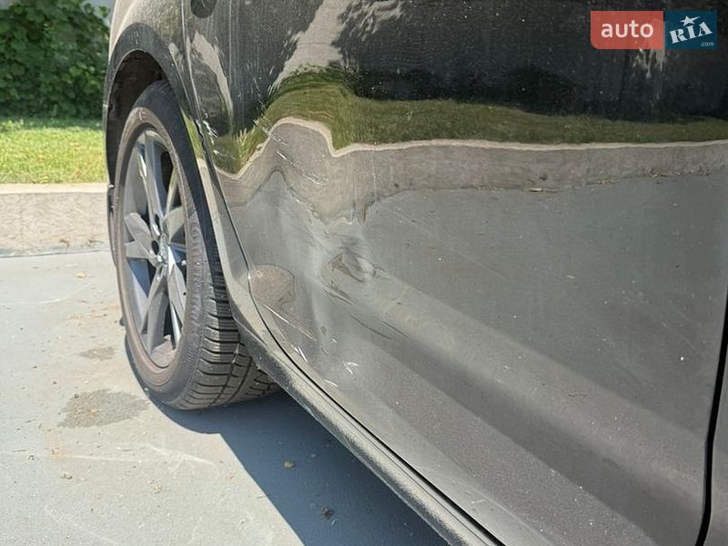 Седан Audi A4 2016 в Днепре