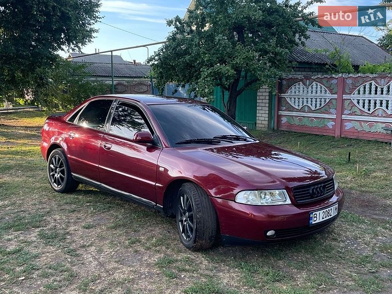 Седан Audi A4 1999 в Глобиному