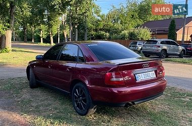 Седан Audi A4 1999 в Глобиному