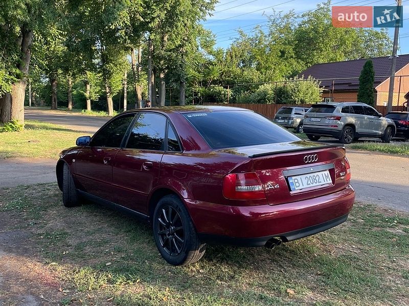 Седан Audi A4 1999 в Глобиному