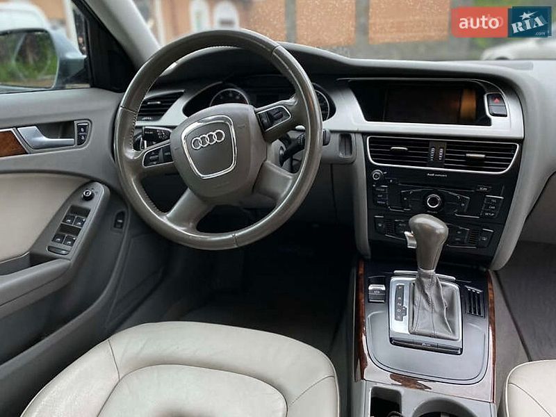 Седан Audi A4 2010 в Дрогобыче
