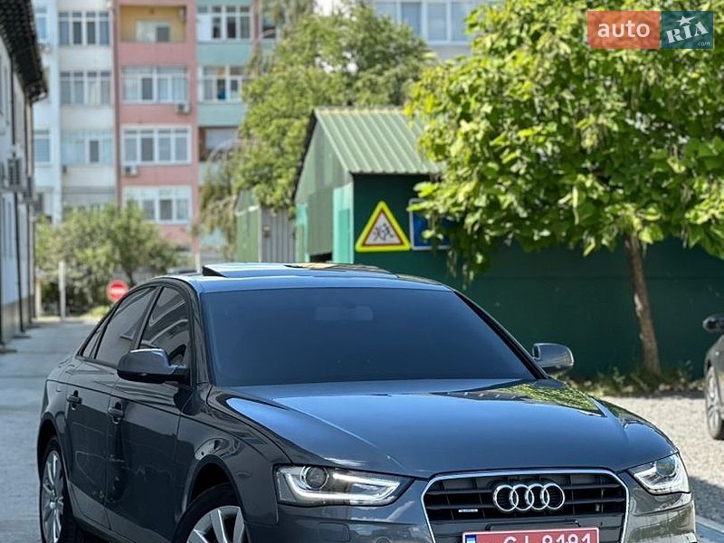 Седан Audi A4 2014 в Ужгороді