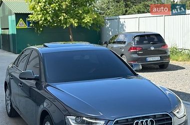Седан Audi A4 2014 в Ужгороді