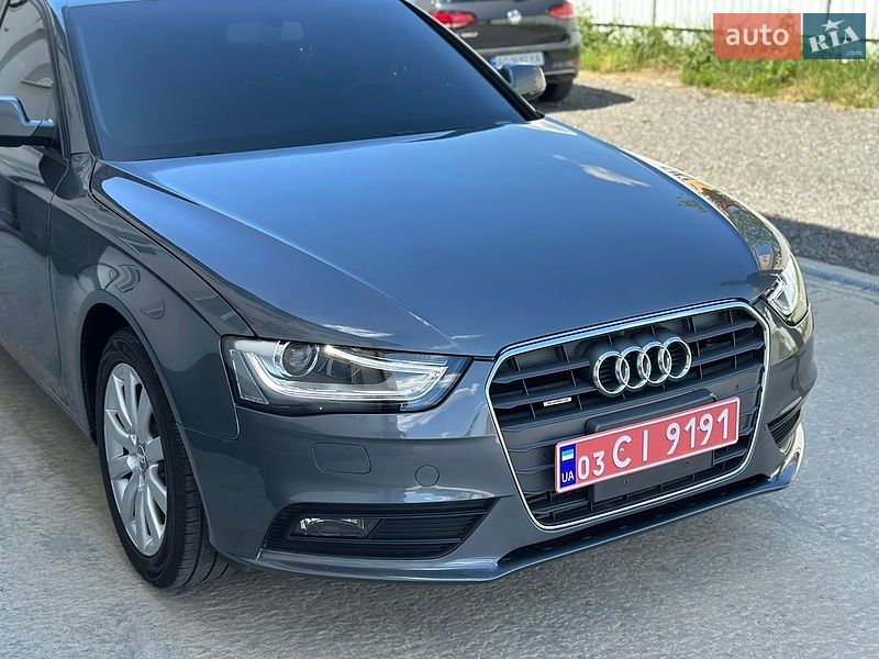 Седан Audi A4 2014 в Ужгороді