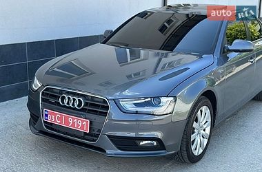 Седан Audi A4 2014 в Ужгороді