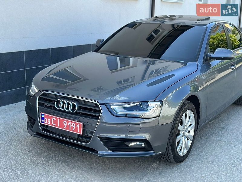 Седан Audi A4 2014 в Ужгороді