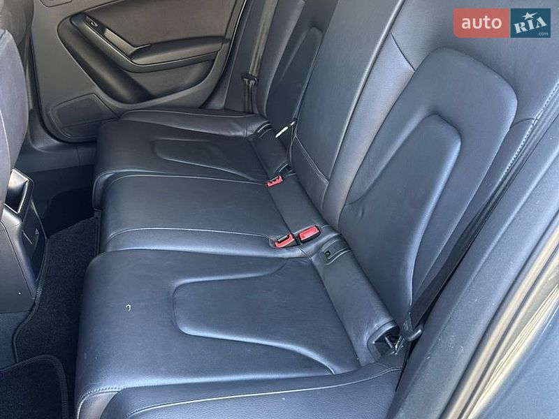 Седан Audi A4 2014 в Ужгороді